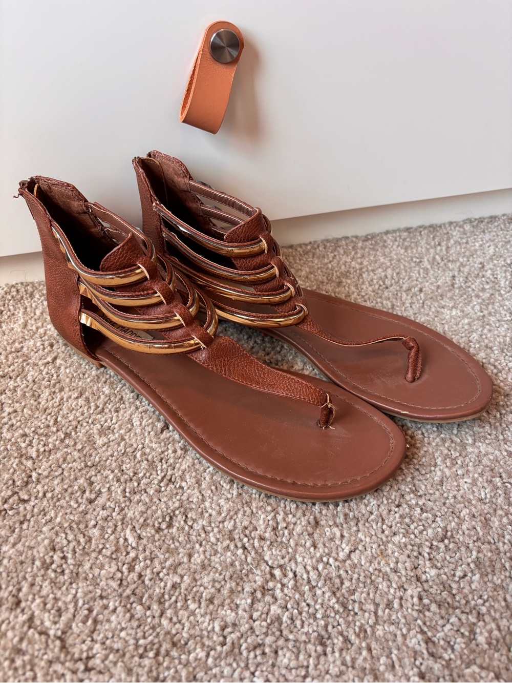Steve Madden Brown Gladiator Thong Sandals Gold Accent